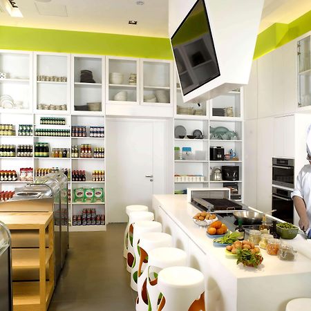 One Farrer Hotel Σιγκαπούρη Εξωτερικό φωτογραφία The kitchen at the restaurant