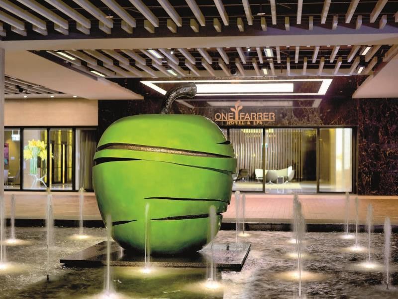 One Farrer Hotel Σιγκαπούρη Εξωτερικό φωτογραφία The Apple Fountain