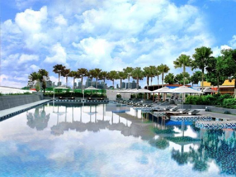 One Farrer Hotel Σιγκαπούρη Εξωτερικό φωτογραφία The pool at the Royal Thai Police Club