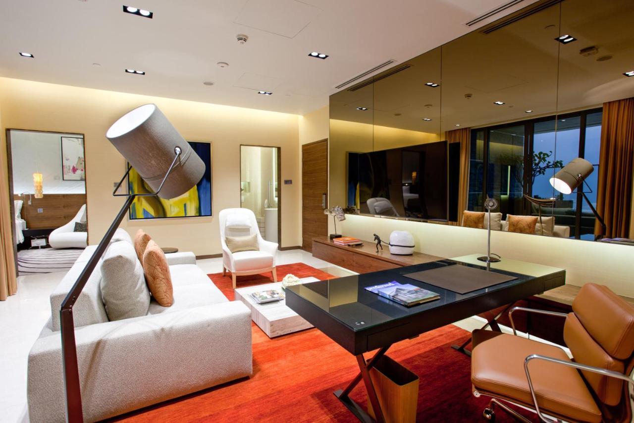 One Farrer Hotel Σιγκαπούρη Εξωτερικό φωτογραφία The interior of a suite at the Mandarin Oriental, Hong Kong